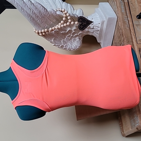 Under Armour Fitted Tank Top - SZ S - Picture 4 of 6